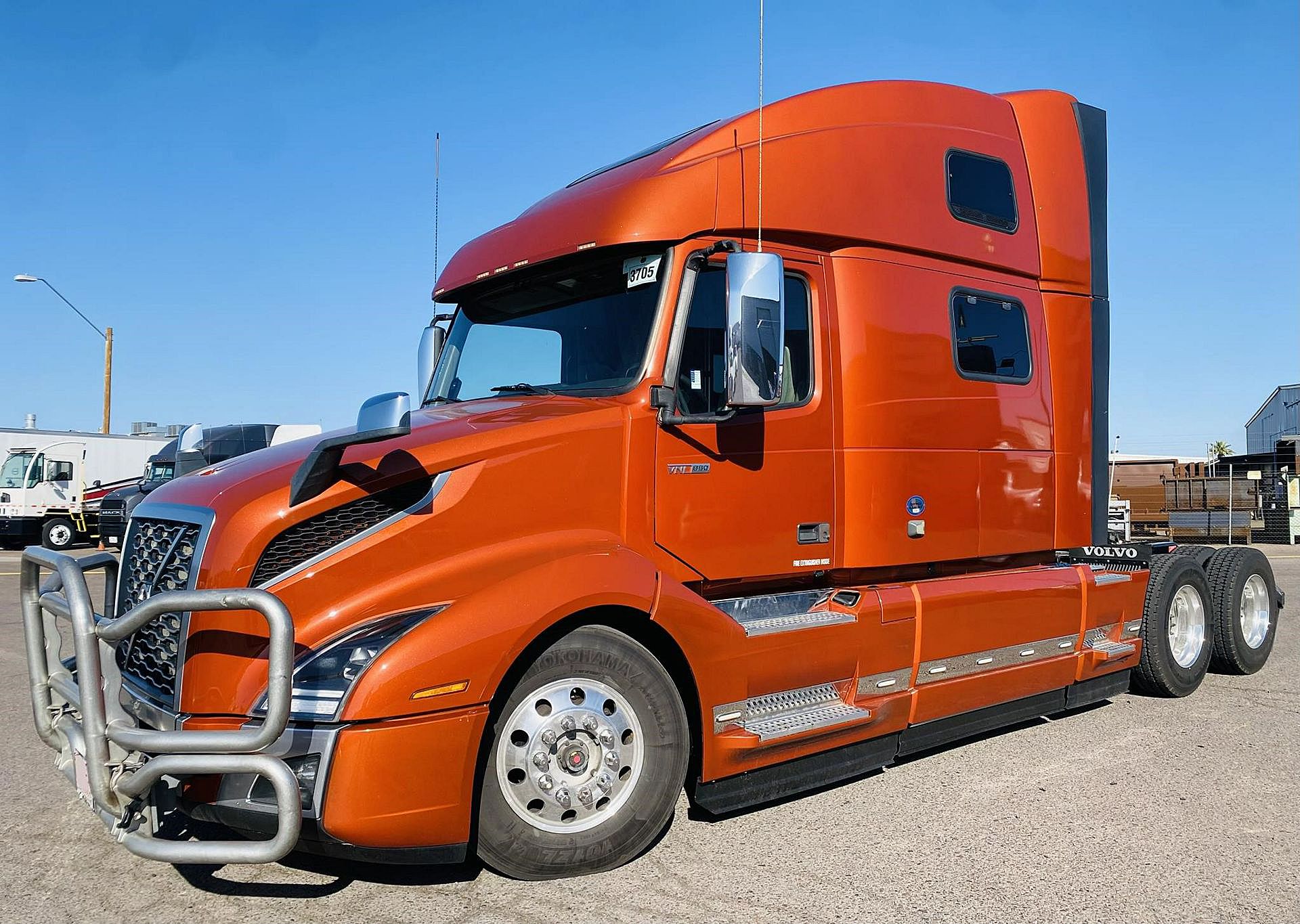 ウルル 2021 Volvo VNL 860 For Sale | Raised Roof Sleeper Sleeper